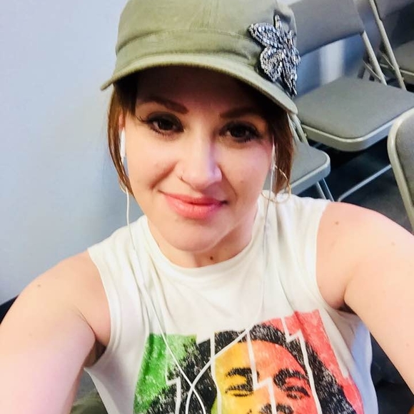 Meet your Posher, Lindsay - Picture 1 of 1